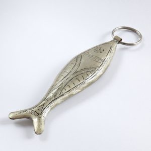 Schlüsselanhänger silberner Fisch mit feiner Gravur-1128