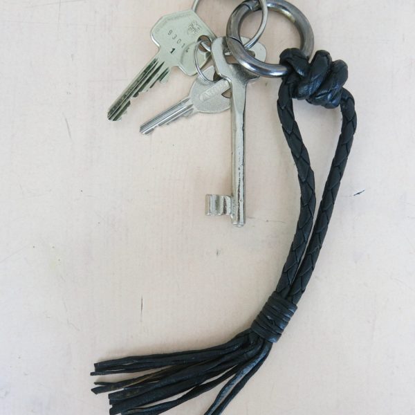 Schlüsselanhänger Flechtleder mit Knoten und Metall Karabinerring