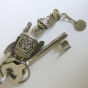 Schlüsselanhänger aus verschiedenen Silberperlen-1666