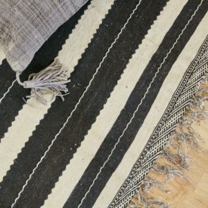 marokkanischer Teppich in schwarz-creme