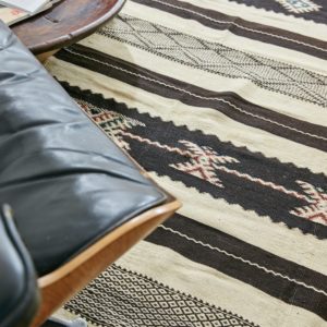 marokkanischer Teppich 'Sanafi' - schwarz mit Farbakzent-3316