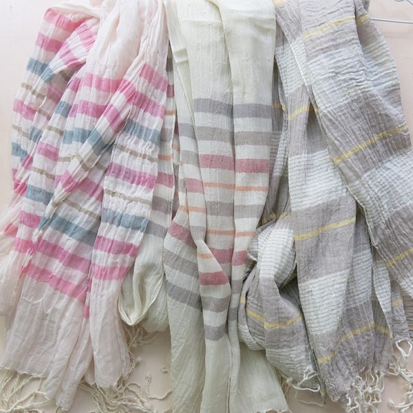 Schal aus feiner Baumwolle in Pastelltönen