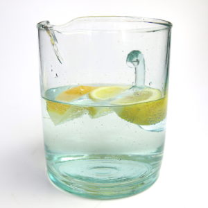 Glaskaraffe mit Griff - mundgeblasenes Glas - 1 Liter