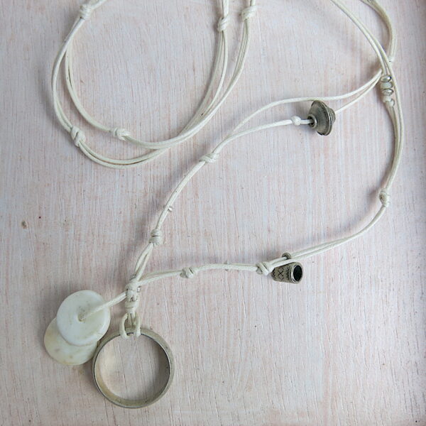 Vintage Kette mit Silberring und Muschel-Plättchen