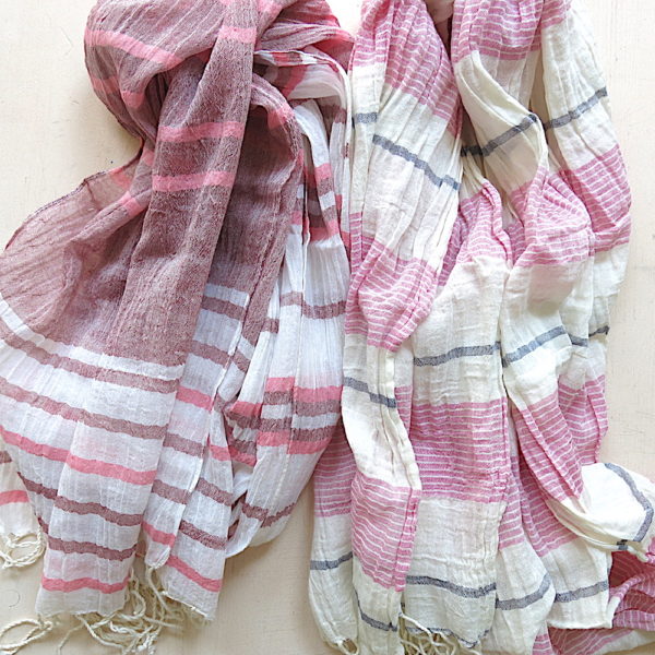 Gestreifter Schal aus feinem Baumwoll-Voile