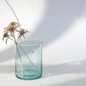 Vase in verschiedenen Größen aus mundgeblasenem Glas