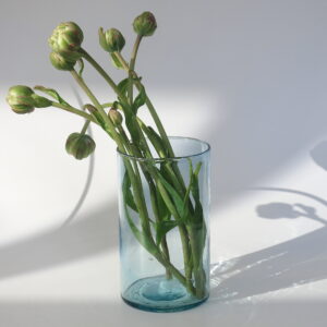 Vase in verschiedenen Größen aus mundgeblasenem Glas