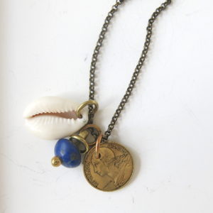 Lange Halskette 'lucky charm' mit Kauri Muschel & alten Münzen - handmade in Ibiza