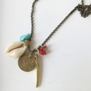 Lange Halskette 'lucky charm' mit verschiedenen Anhängern - handmade in Ibiza