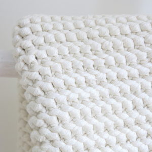 Handgestrickter Badteppich aus Baumwolle
