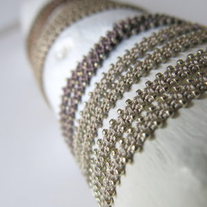 Häkel-Armband mit metallic Glasperlen - doppelt