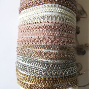 Häkel-Armband mit Glasperlen in schimmernden soft autumn shades
