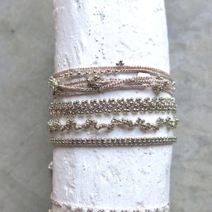 Häkel-Armband mit metallic Perlen