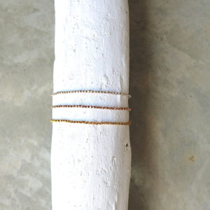 Feines Häkel-Armband mit 1,2mm facettierten handgemachten Vermeil Perlen