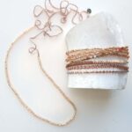 Armband Dreifach aus 'cut beads' in Gold, Silber und Peach