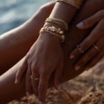 Armband aus Pailletten Kette in plated Gold und Silber – Bild 2