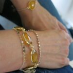 Gehäkeltes Armband mit plated Hexagon Perlen – Bild 4