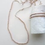 Feine gehäkelte Kette aus Glas Rocailles Perlen – Bild 3