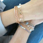 Armband Dreifach aus 'cut beads' in Gold, Silber und Peach – Bild 6