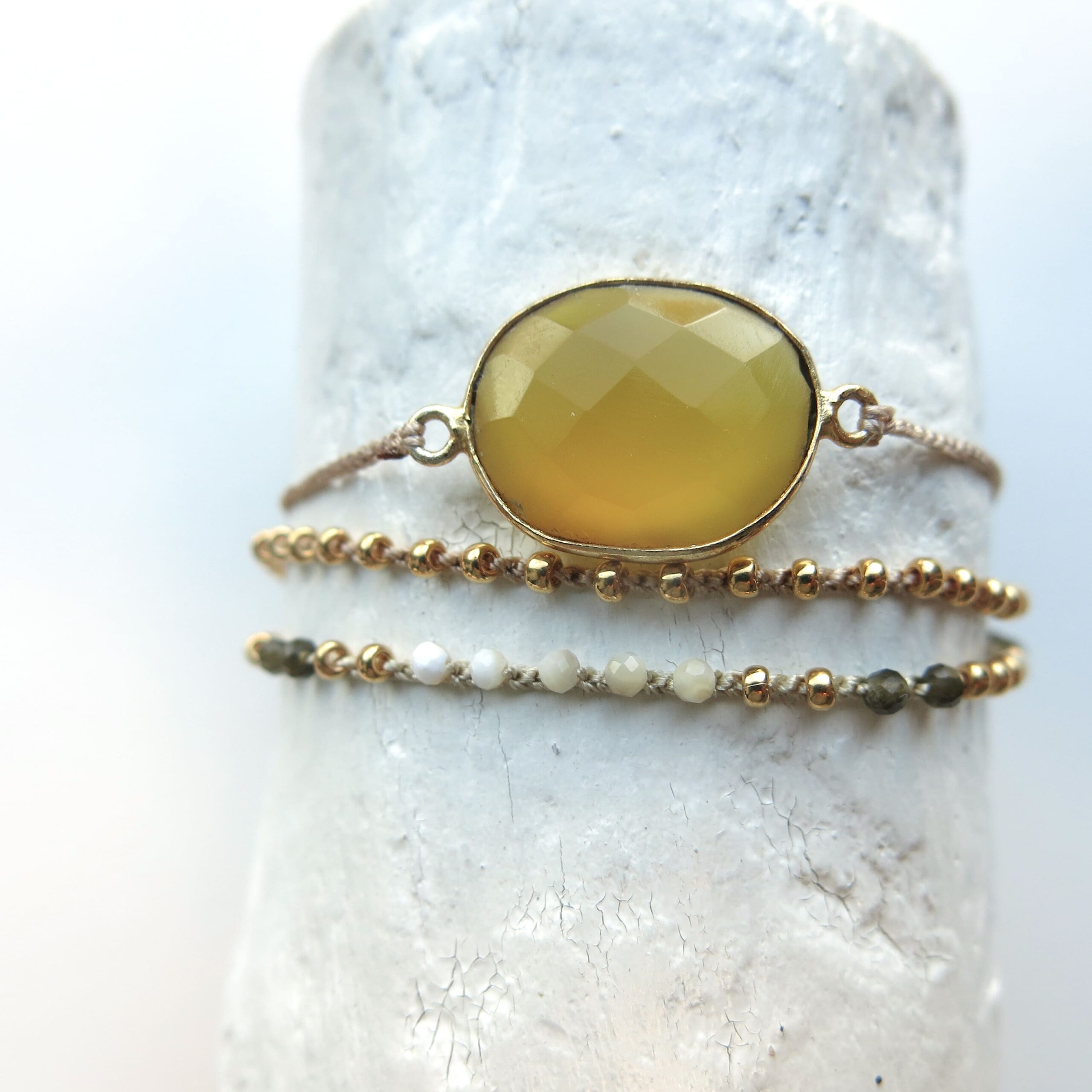 Kombi Armband Echtstein 'JOY'-gold-1 Gehäkeltes Armband mit Einzel Lünette Edelstein – Bild 1