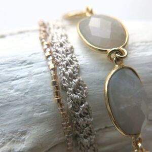 Edles Armband mit verschiedenen Lünette Edelsteinen