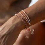 Feines Armband mit facettierten Glas-Rocailles Perlen – Bild 6