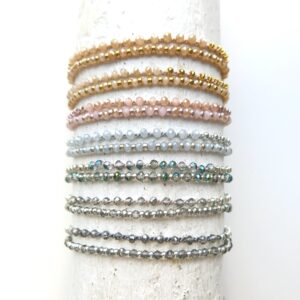 Feines Armband mit facettierten Glas-Rocailles Perlen