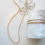 Feine gehäkelte Kette aus Glas Rocailles Perlen – Bild 2