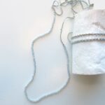 Feine gehäkelte Kette aus Glas Rocailles Perlen – Bild 6