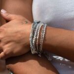 Armband im Mix aus Quader und metallic Glasperlen – Bild 12