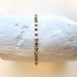 Gehäkeltes Armband mit plated Hexagon Perlen – Bild 2